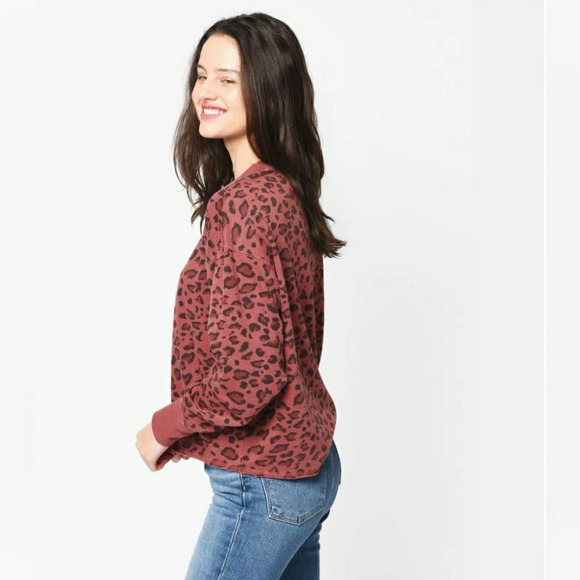 SunDry Leopard Print Drapey Crewneck Sweatshirt Women’s 2 - Picture 5 of 8